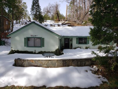 Hermosa casa Creekside en Mariposa Pines cerca de Yosemite.