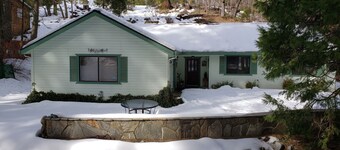 Beautiful Creekside Home in Mariposa Pines Close to Yosemite.  No cleaning fee.