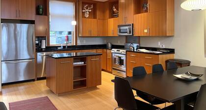 Tolle Aussichten in diesem schönen modernen Stadthaus in der Innenstadt von Hood River, 8 Personen!