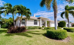 Exterior - WALK or BIKE to beach - Private, Heated Pool, Spacious - Outdoor LUXURY Awaits! (Marco Island)