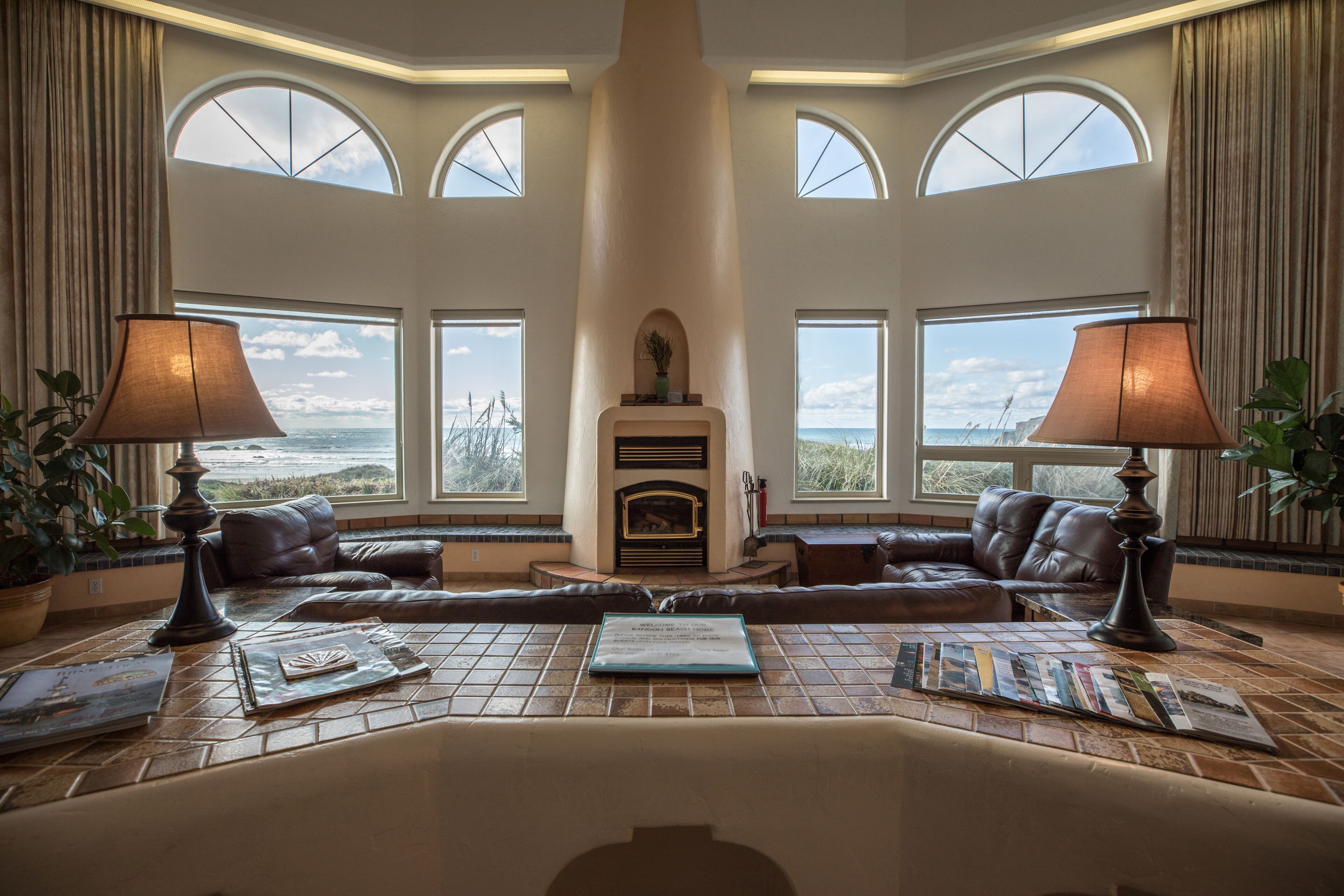 Best Beach Front House in Bandon, Ocean View Spa, Fireplace, Golf, Fishing, 