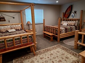 12 bedrooms, desk, travel crib, free WiFi - One of a kind Mountain Lodge 10,000 sq ft sleeps 51. Perfect Year Round location (Morgan)