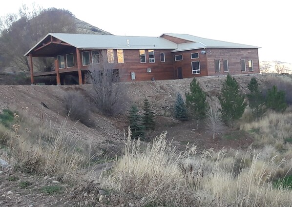 Exterior - One of a kind Mountain Lodge 10,000 sq ft sleeps 51. Perfect Year Round location (Morgan)