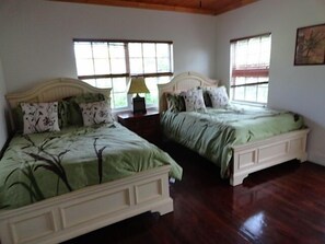 5 bedrooms, WiFi, bed sheets - Live Like the Rich and Famous at Our Private Villa on a Secluded Beach (Whale Point)