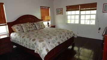 5 bedrooms, WiFi, bed sheets