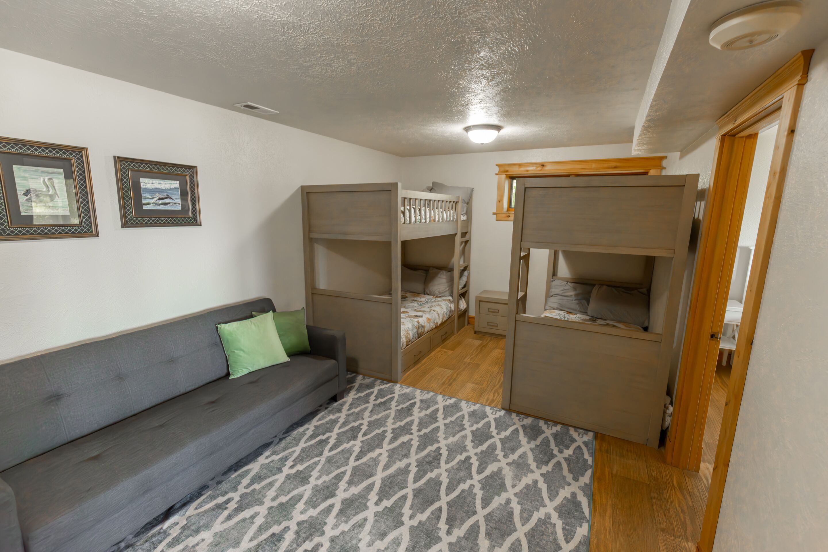 5 bedrooms, desk, iron/ironing board, travel cot
