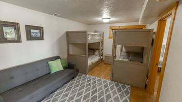 5 bedrooms, desk, iron/ironing board, travel crib