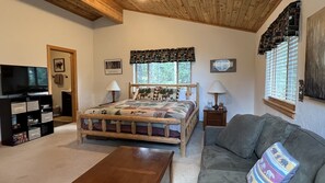 4 bedrooms, desk, iron/ironing board, travel crib - Relax with Family, Friends and Dogs, in a Secluded 4b/3b Cabin in the Woods (Fairplay)