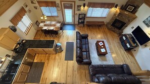 Smart TV, chimenea, reproductor de DVD y futbolito 