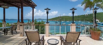 Grande Bay ~ Studio Unit~ Walk to Beach~Amazing Location