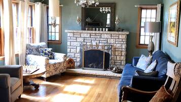 Smart TV, fireplace, DVD player, books