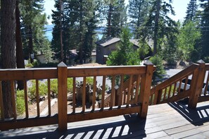 Property grounds - Lake View in Dollar Point. Dogs OK. 4 Bedroom plus Loft. 5 min to Beach. 600mbs. (Tahoe City)