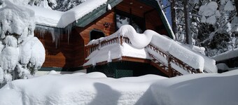 レイクタホの家、ドルポイントで湖の景色を眺めることができます