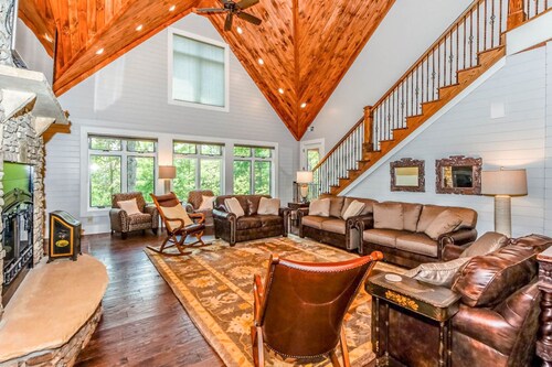 TOWNSEND SUNRISE DREAM Pavilion, Hot Tub, Arcade Games, Theater Room, Bunk Room!