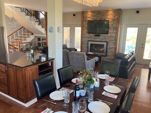 Dining - The Crows Nest - Top Guest Rated Luxury Vacation Home in the Heart of Trinity! (Trinity, Trinity Bay)
