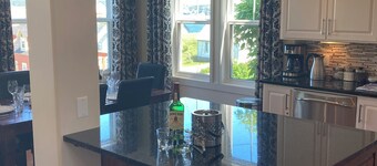 The Crows Nest - Top Guest Rated Luxury Vacation Home in the Heart of Trinity!