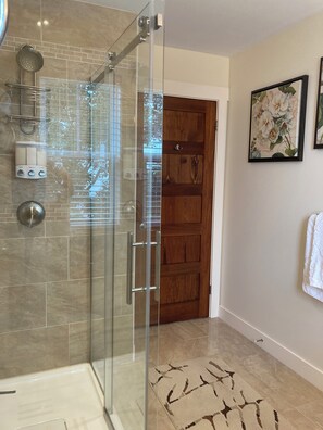 Combined shower/tub, hair dryer, towels, soap