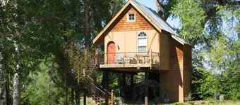 The tree house on the Rio Hondo Valley Alpacas- no cleaning fee