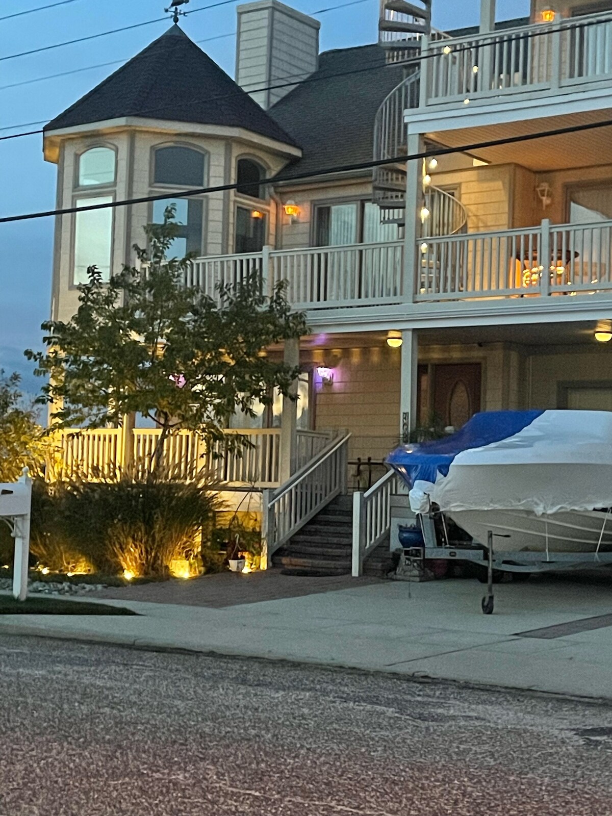 Wildwood by the Bay.. lovely 3 room private suite.