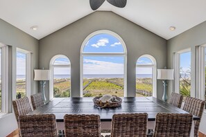 Dining - Amazing Oceanfront Resort (Holden Beach)