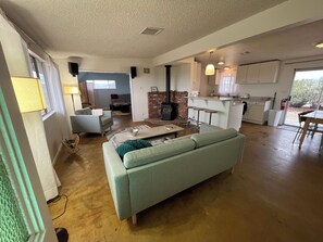 Fireplace - Fabulous views, star gazing dark nights and quiet times (Joshua Tree)