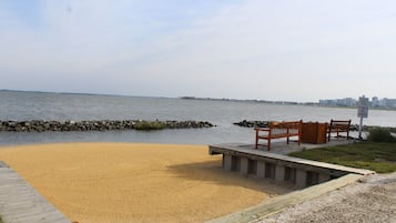 靠近海滩、沙滩椅