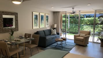 Caja de seguridad en la habitación y escritorio