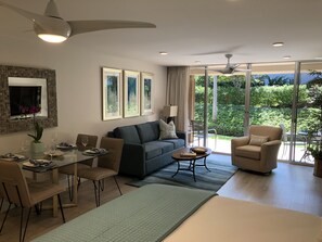 Tallelokero huoneessa, työpöytä, silitysrauta/-lauta, ilmainen Wi-Fi