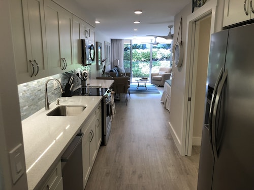 Modern Renovated Kaanapali Studio! We have the Best Reviews for a Reason!!