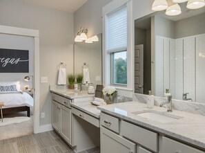 花灑/浴缸組合、風筒、提供毛巾