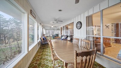 Lakefront! Beautiful Views! Sleeps 24 people! 7 Bdrm, 3 bath - Incredible Charm!
