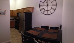 Dining - Top Reviews, Popular Modern Condo, Pool & Hot tub, Great Value in Moab (Moab)