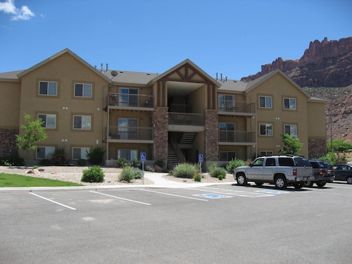 Top Reviews, Popular Modern Condo, Pool & Hot tub, Great Value in Moab