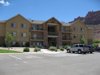 Top Reviews, Popular Modern Condo, Pool & Hot tub, Great Value in Moab