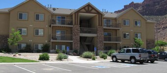 Top Reviews, Popular Modern Condo, Pool & Hot tub, Great Value in Moab