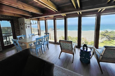 Your Oceanfront Experience - Hot Tub - Lovely Fenced Courtyard