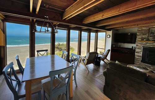 Your Oceanfront Experience - Hot Tub - Lovely Fenced Courtyard