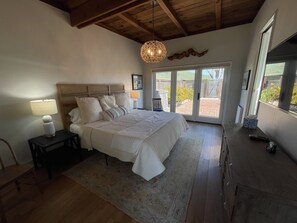 2 bedrooms, WiFi, bed sheets - Your Oceanfront Experience - Hot Tub - Lovely Fenced Courtyard (Bodega Bay)