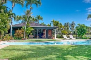 Outdoor pool - Kailua Palms Guest House with Pool and Views!  Parking and wi-fi included (Kailua)