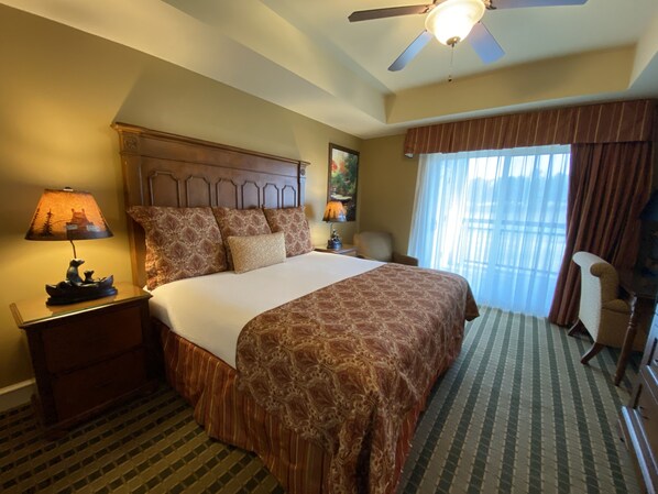 3 bedrooms, desk, iron/ironing board, free WiFi - Riverstone 3BR condo, 5 min-Ripken/Dollywood/LeConte,Golf View, Indoor Pool (Pigeon Forge)