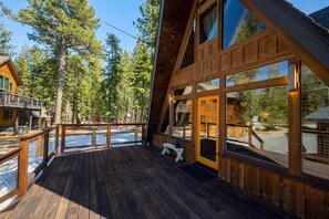 Terrace/patio - Dazzling Chalet Tahoe West Shore 3bd 2.5ba 2100sf by Lake, Marina, Restaurants (Tahoe City)