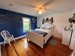 4 bedrooms, iron/ironing board, Internet