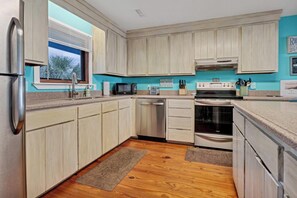 Fridge, microwave, oven, stovetop - 4BR/4Bth Direct Oceanfront,House,Covered Porch and fireplace! (Edisto Beach)