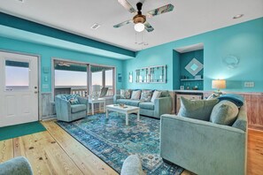 Televisión, chimenea, reproductor de DVD y estéreo 