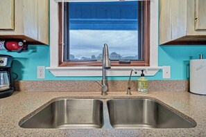 Interior - 4BR/4Bth Direct Oceanfront,House,Covered Porch and fireplace! (Edisto Beach)