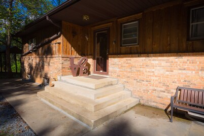 Captain's Lodge 15 Acres w/300 Meters Of Private Shenandoah Riverfront property 