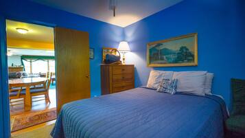 7 bedrooms, iron/ironing board, WiFi (free), bed sheets