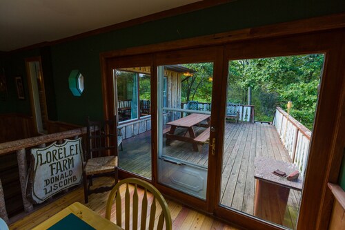 Captain's Lodge 15 Acres w/300 Meters Of Private Shenandoah Riverfront property 