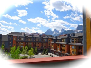 Exterior - Enjoy Three Sisters @ Fully Equipped 2BR 2BA Loft (Canmore)