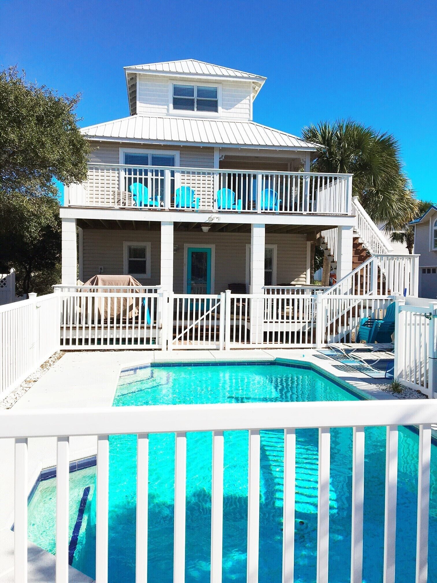 Crystal Beach~Private Pool~Steps to Beach~Great Rates!     